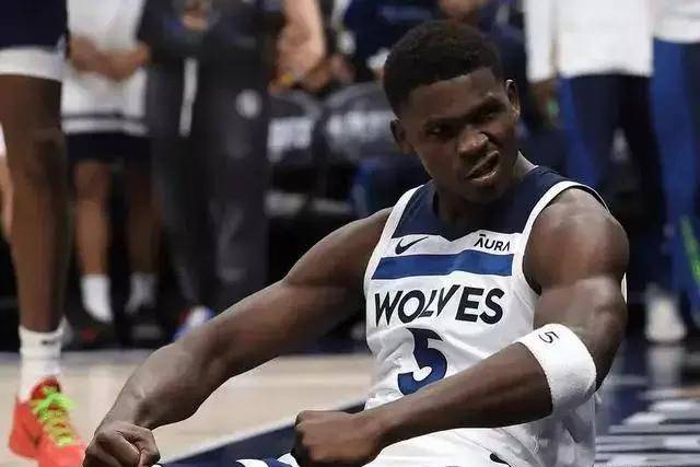 福克斯49分国王险胜爵士 独行侠胜马刺止4连败